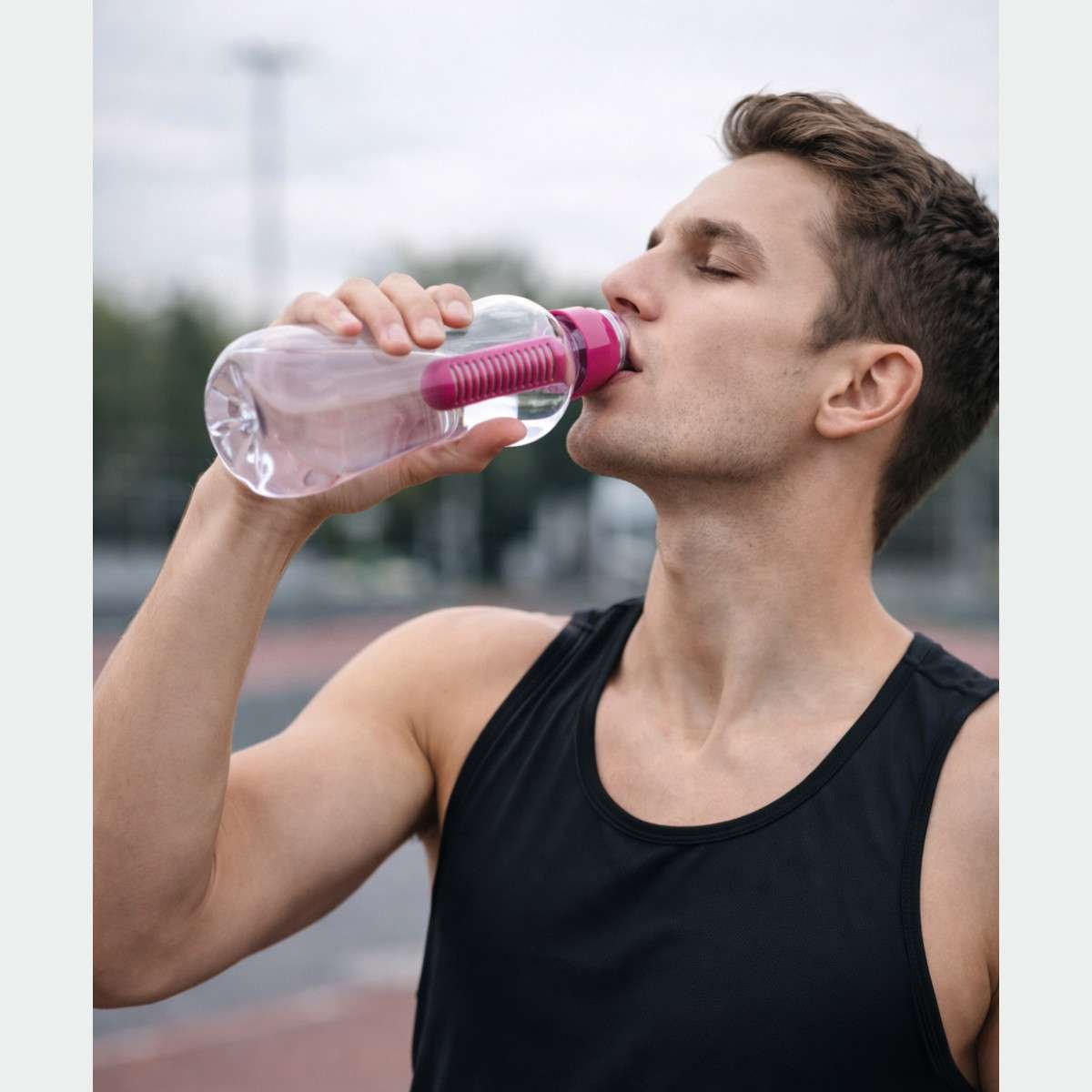 Bottiglia per l'acqua con filtro magenta 550ml tipo brita bobble water by Karim Rashid