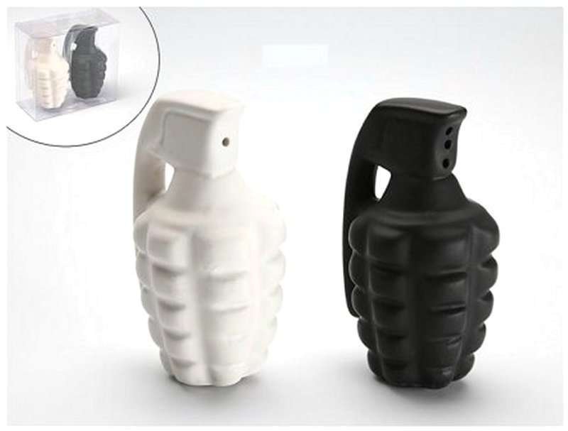 set 2pz Sale e pepe in ceramica forma a granata 1 bianco ed 1 nero