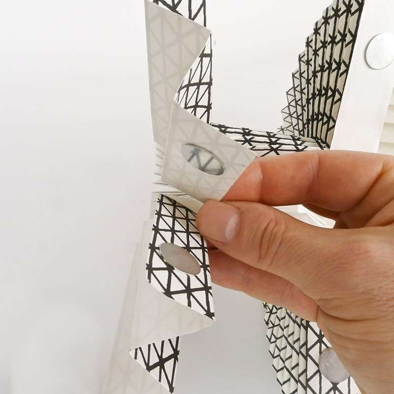 Lampada da tavolo Abat Jour origami geometrico bianco e nero Pusher - immagine 5