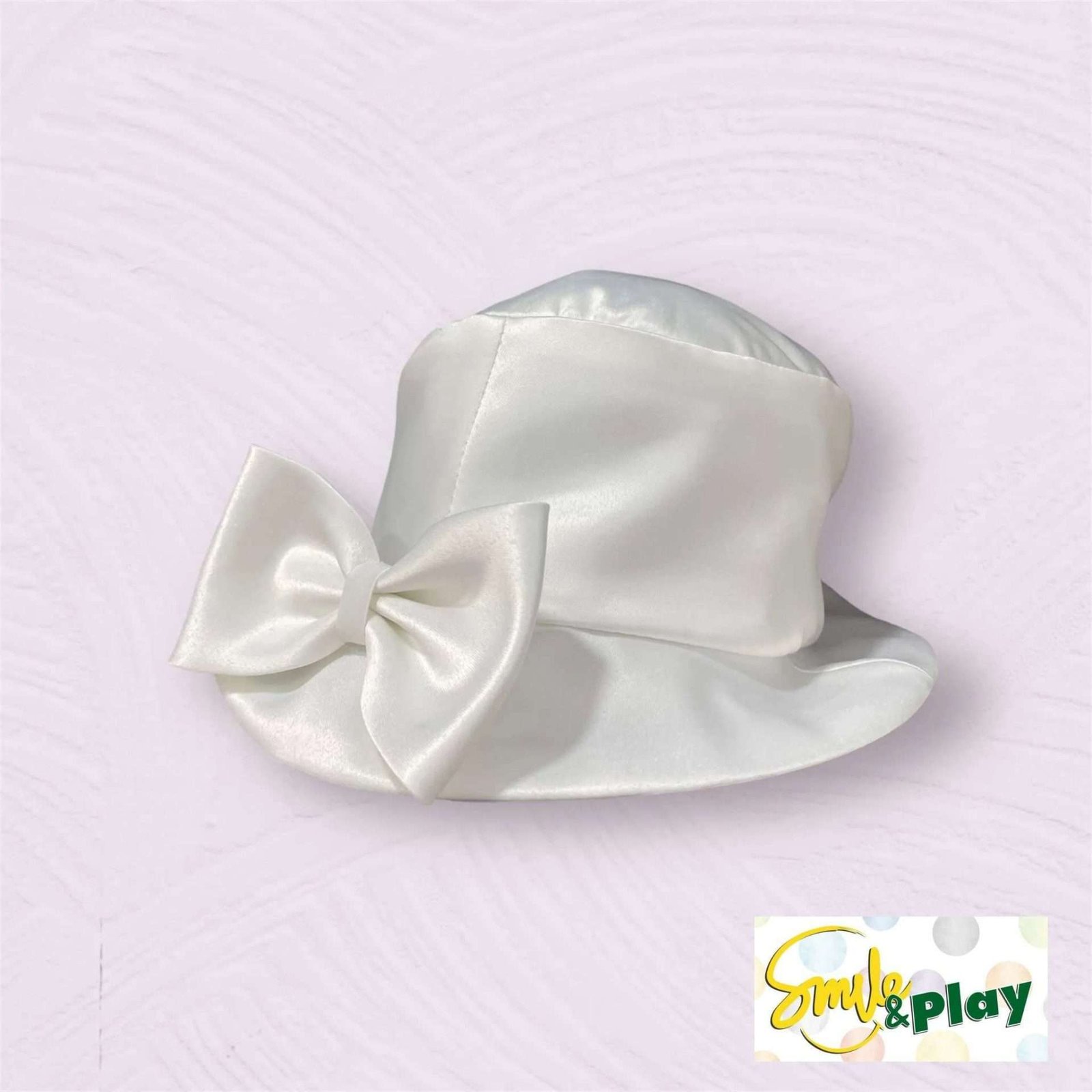 Cappello elegante in raso neonata