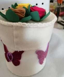 scatola in feltro per i biscotti in pannolenci con decorazioni floreali
