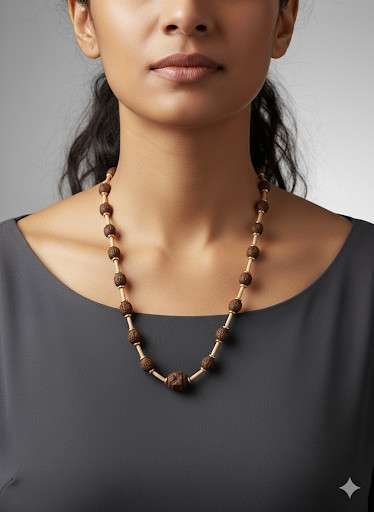 Collana artigianale in legno intagliato e inserti dorati Maison MTG
