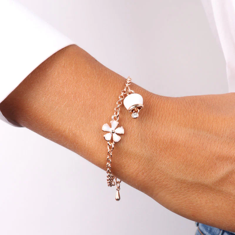 Bracciale in Metallo con campanella portafortuna pendente smaltata bianca e dettaglio a forma di fiore smaltato bianco 3171877 - immagine 4