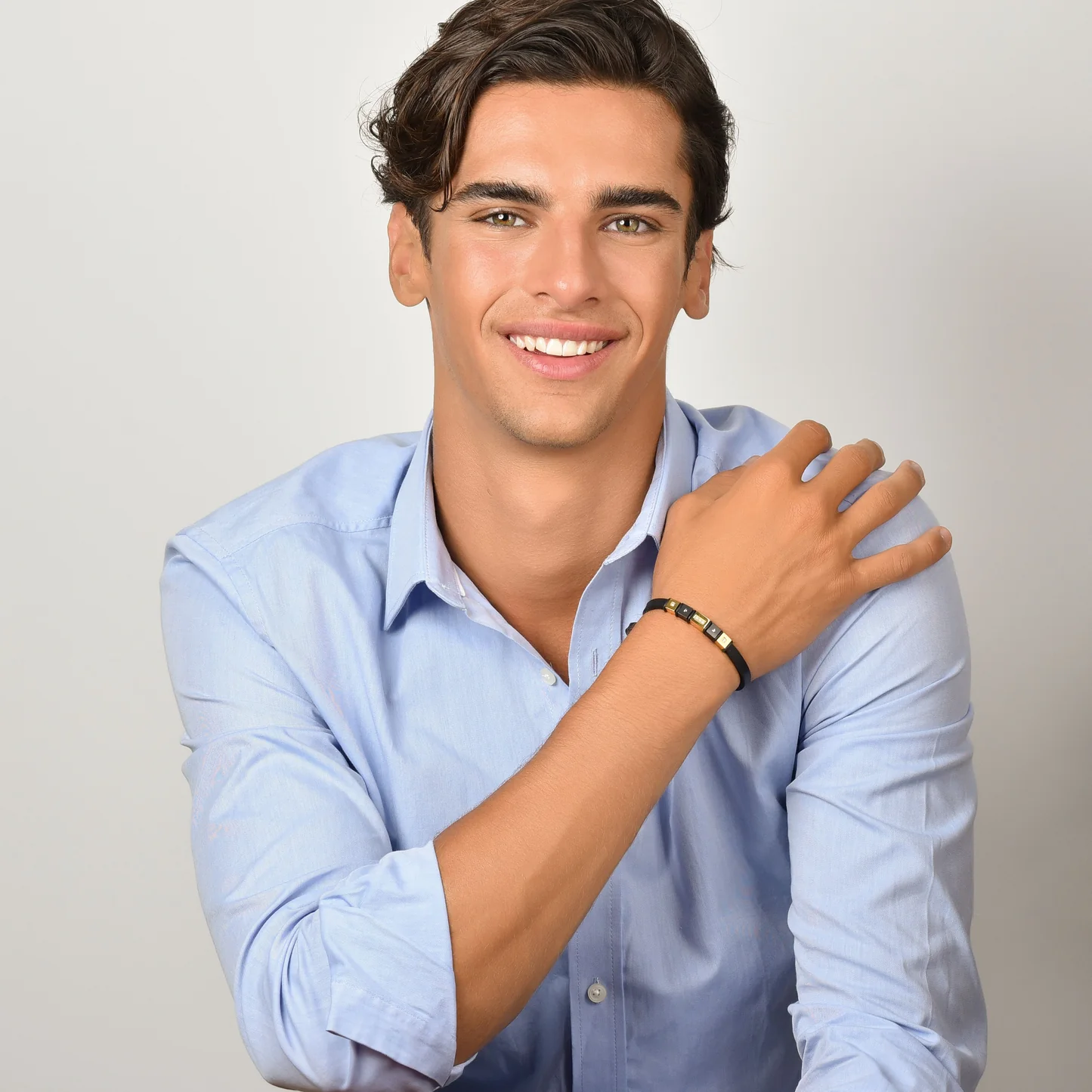 BRACCIALE UOMO IN SILICONE NERO CON ELEMENTI IN ACCIAIO IP GOLD ED IP NERO - immagine 3