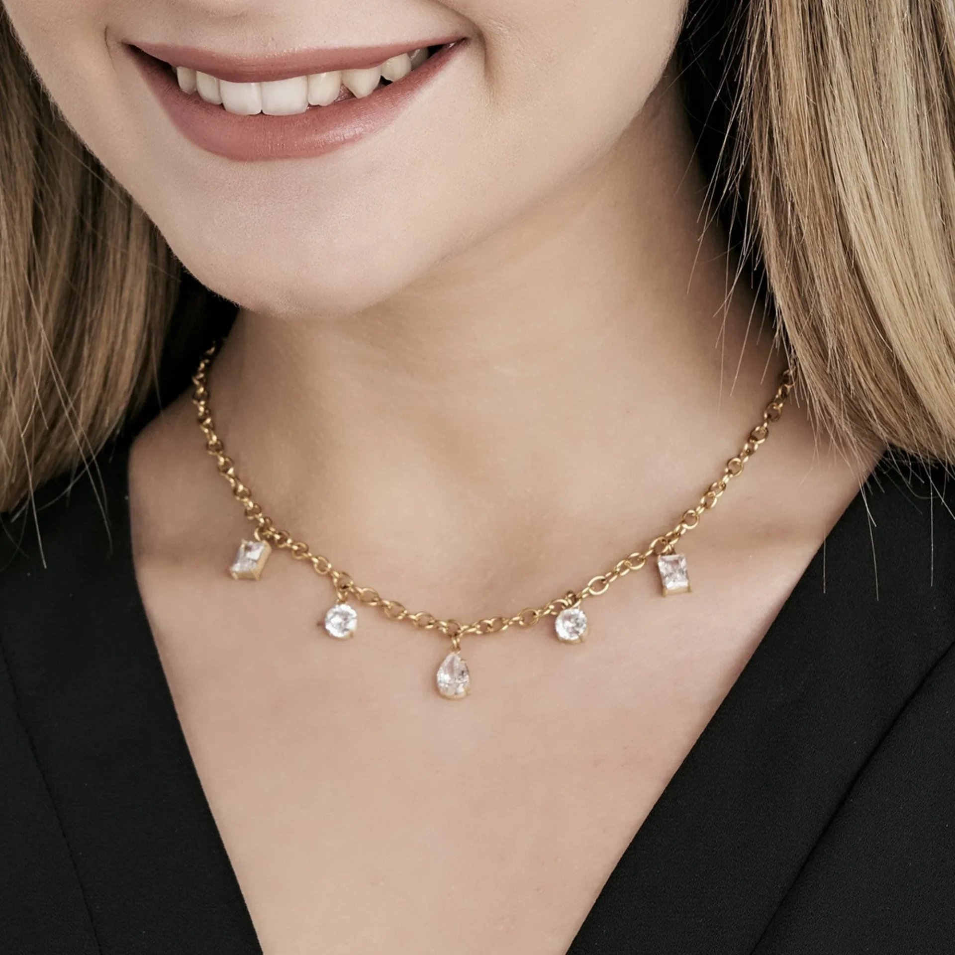 COLLANA DONNA IN ACCIAIO IP GOLD CON CRISTALLI BIANCHI PENDENTI Codice: CK1682 - immagine 2