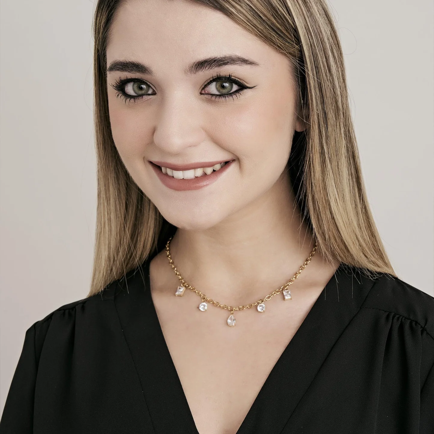 COLLANA DONNA IN ACCIAIO IP GOLD CON CRISTALLI BIANCHI PENDENTI Codice: CK1682 - immagine 3