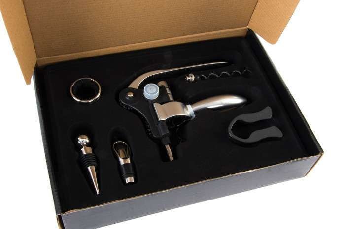 Set da vino in acciaio inox con apribottiglia e tappo decantatore 6pz
