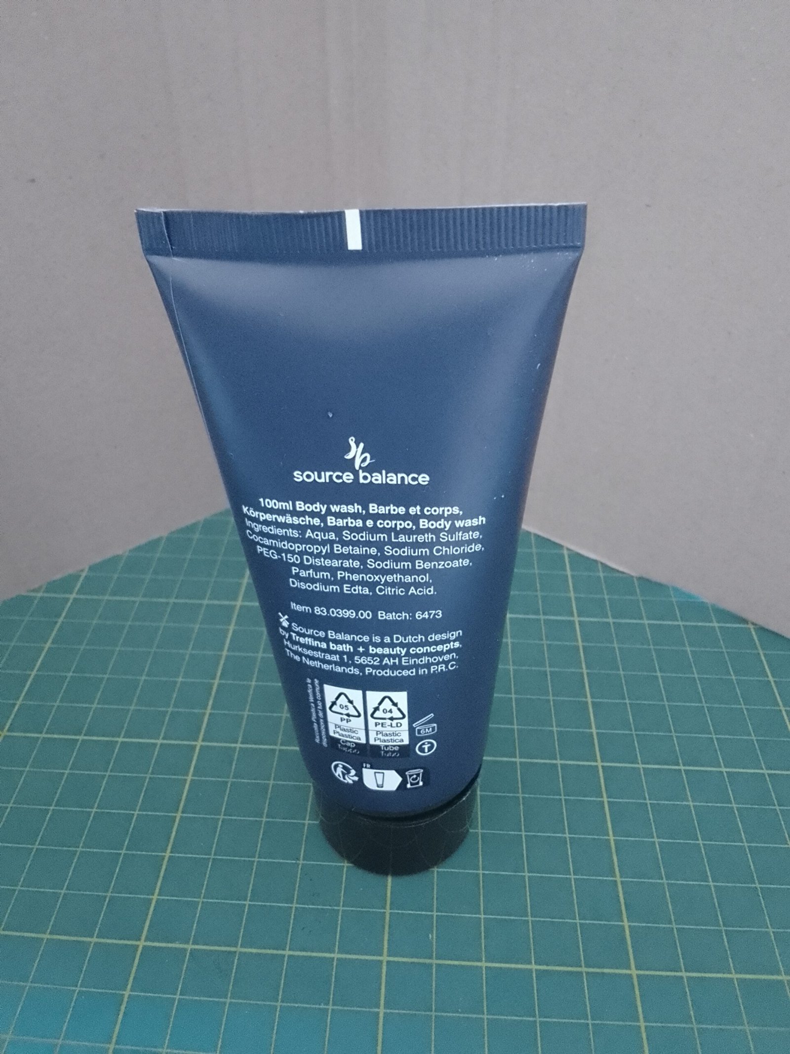 Sandalwood scented men's essentials body wash - immagine 2